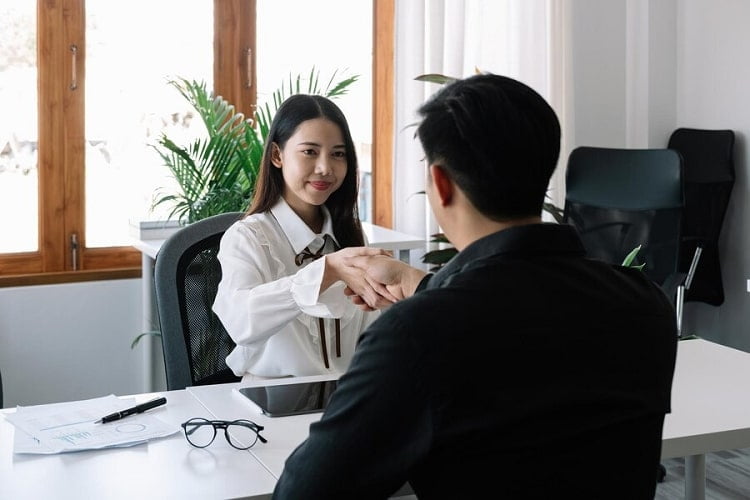 Tuyển dụng bên ngoài là gì? Ưu, nhược điểm và công cụ hỗ trợ