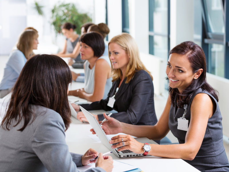 Môi giới việc làm là gì? Lợi ích và cơ hội phát triển